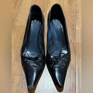 Vintage Italian Black Leather Designer Wingtip & Bow tie Spectator Heels 6B / 36